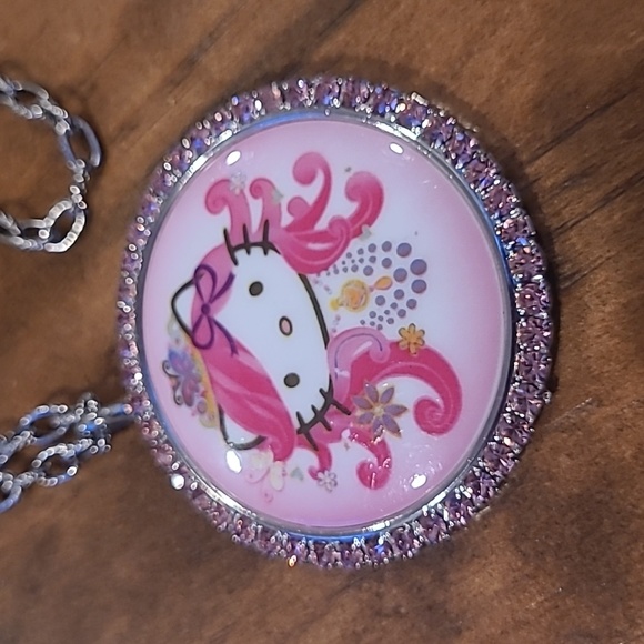 Tarina Tarantino - Hello Kitty - Large Pendant Necklace - Picture 2 of 3